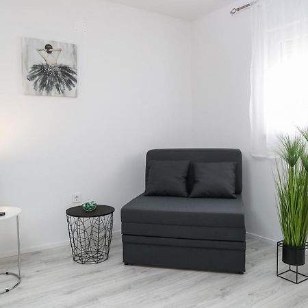 Imperium Rooms Zagreb Airport Velika Gorica Exterior foto